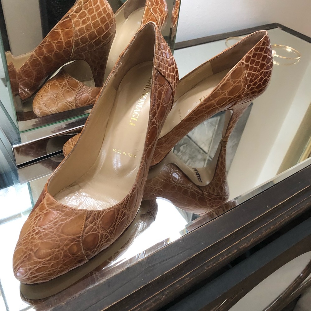 BRUNO MAGLI leather snake skin like shoe